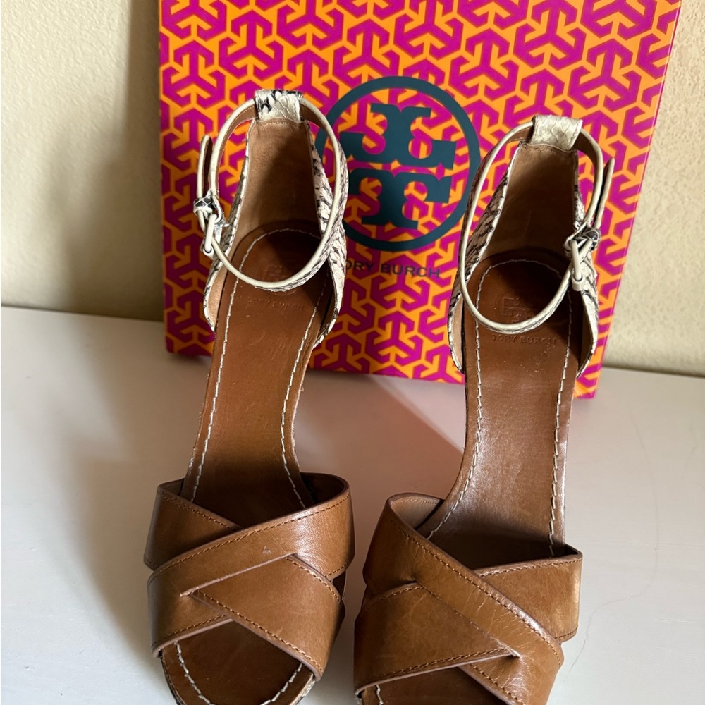 Tory Burch Livia Stylish Brown and Snake Skin Wedge Sandals - Picture 5 of 6